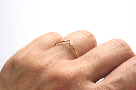 Anello sottile chevron in gold filled 14k