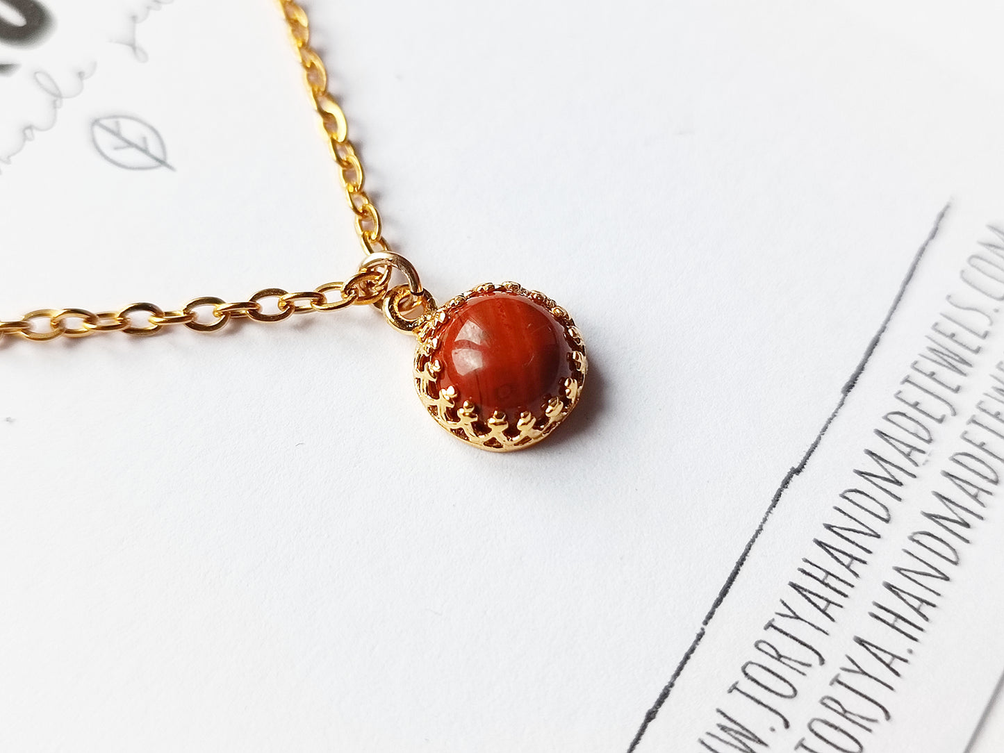 Collana girocollo con pietra tonda di diaspro rosso