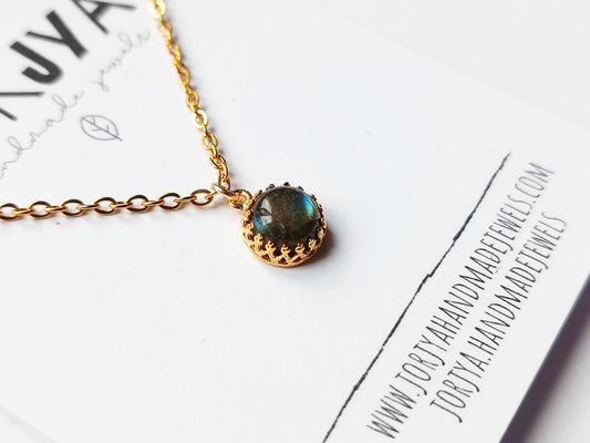 Collana girocollo con pietra tonda di labradorite