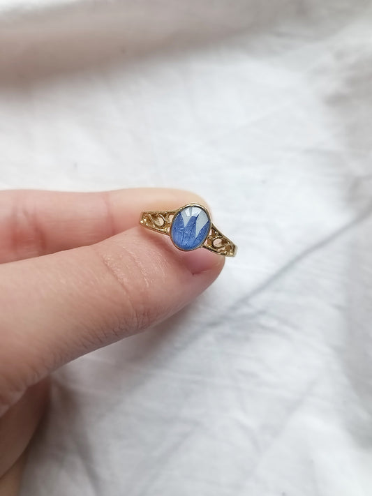 Anello in ottone regolabile ovale con petalo di fiordaliso blu