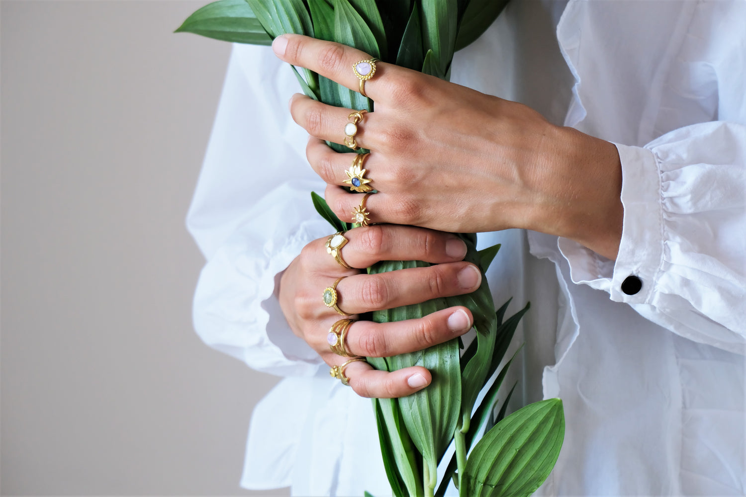 Anelli in ottone con fiori e resina, anelli regolabili donna dorati colorati